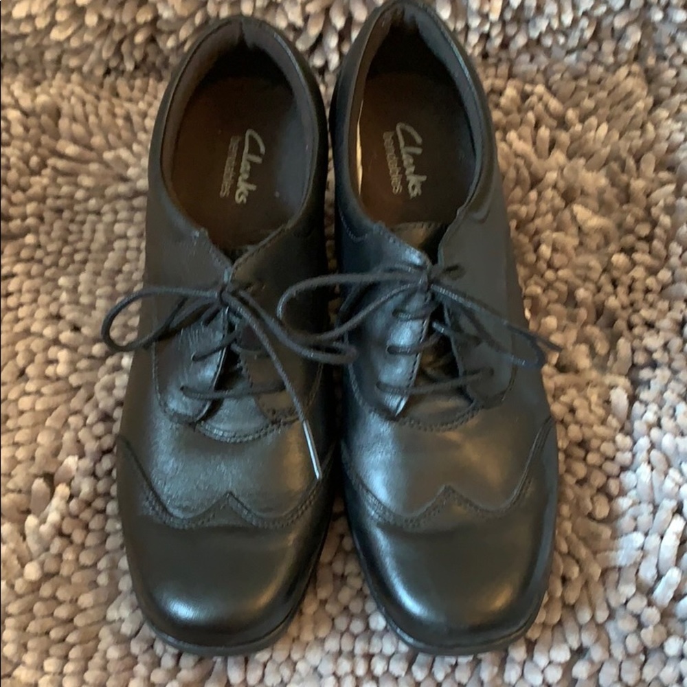 Clarks black lace up shootie